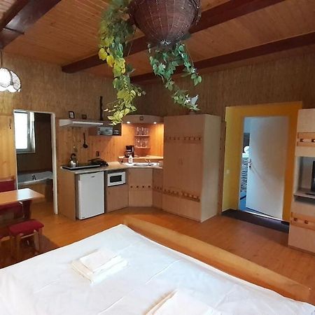 Resort Chribska Apartmany Adri מראה חיצוני תמונה