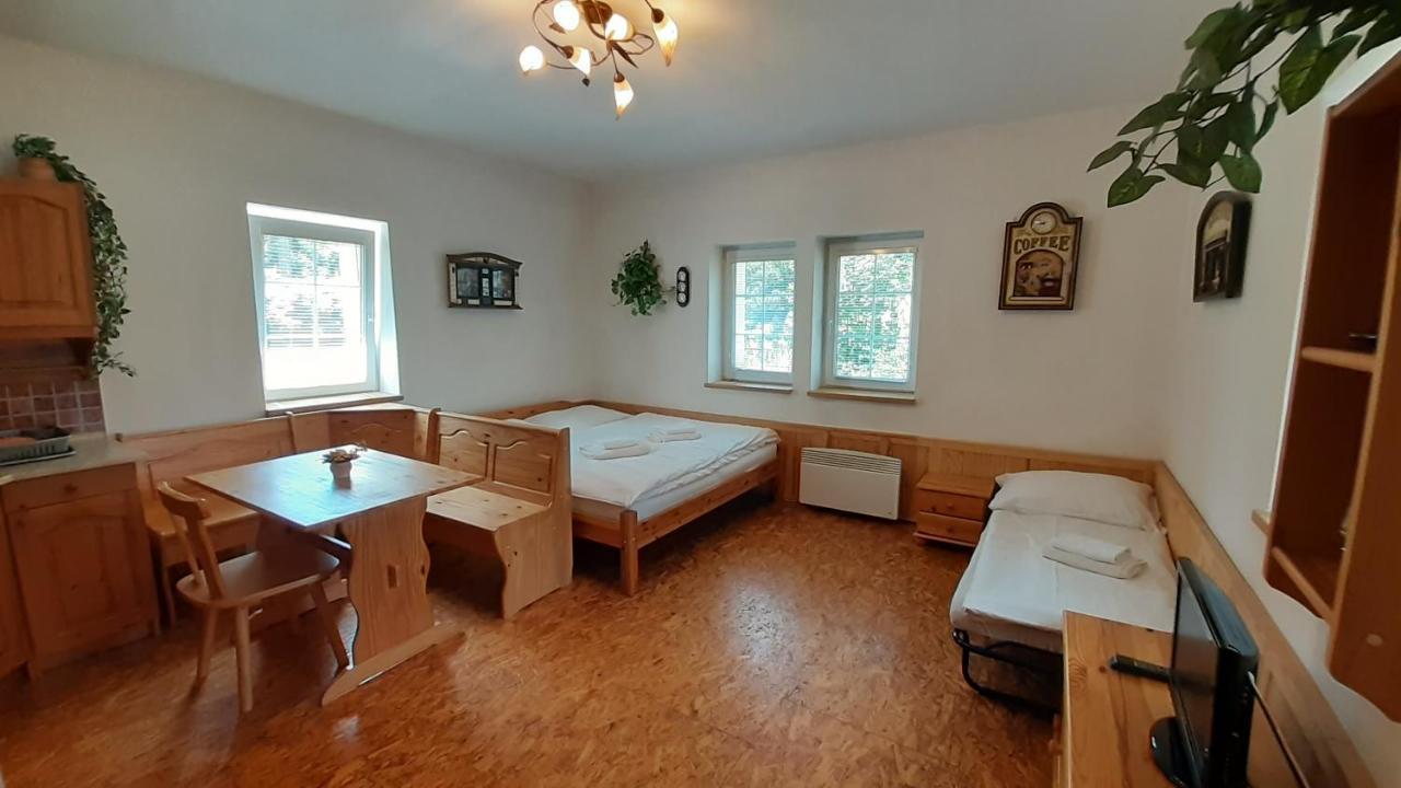 Resort Chribska Apartmany Adri מראה חיצוני תמונה