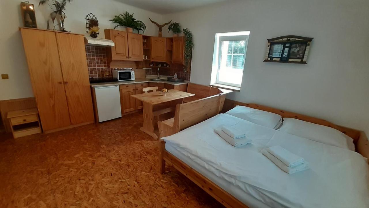 Resort Chribska Apartmany Adri מראה חיצוני תמונה