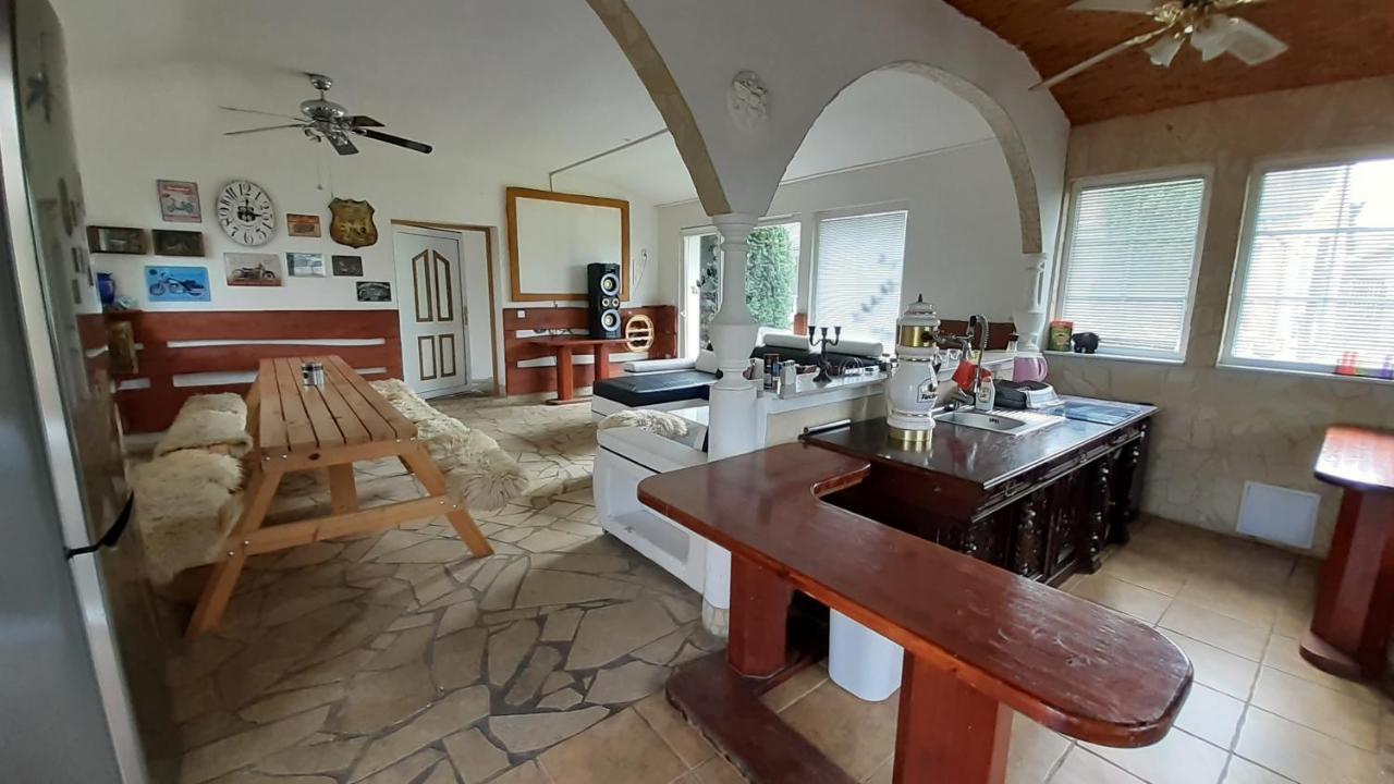 Resort Chribska Apartmany Adri מראה חיצוני תמונה