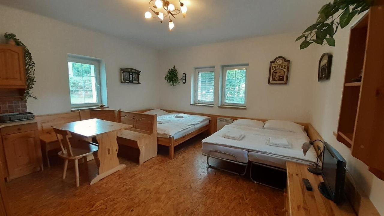 Resort Chribska Apartmany Adri מראה חיצוני תמונה