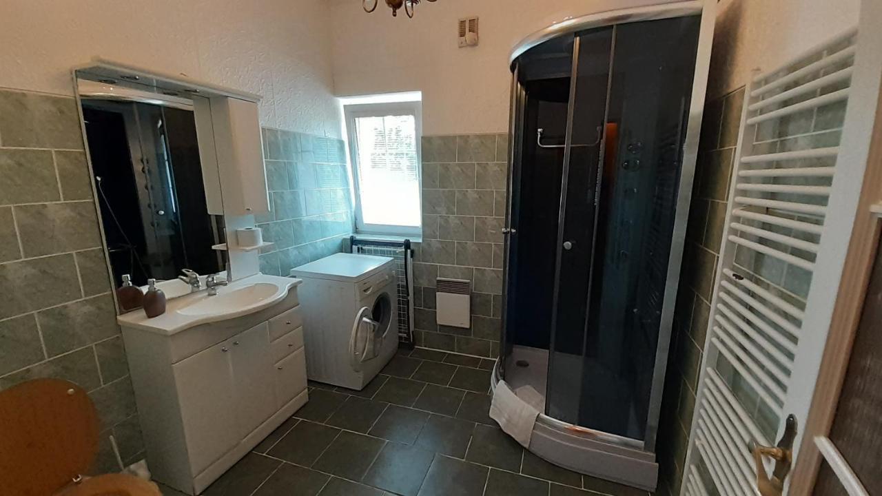 Resort Chribska Apartmany Adri מראה חיצוני תמונה