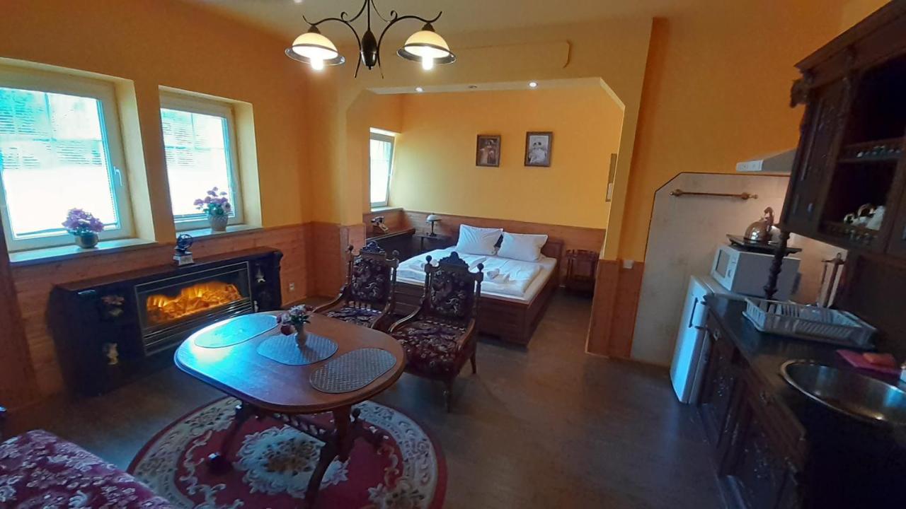 Resort Chribska Apartmany Adri מראה חיצוני תמונה