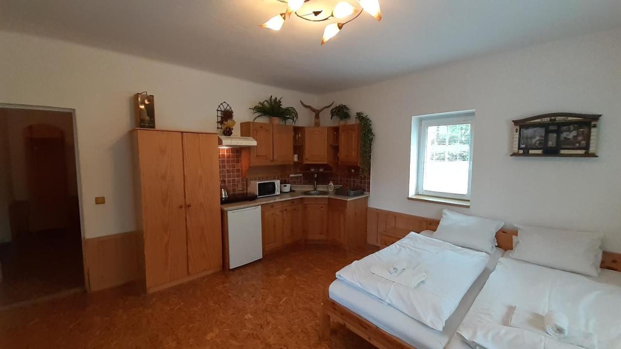 Resort Chribska Apartmany Adri מראה חיצוני תמונה