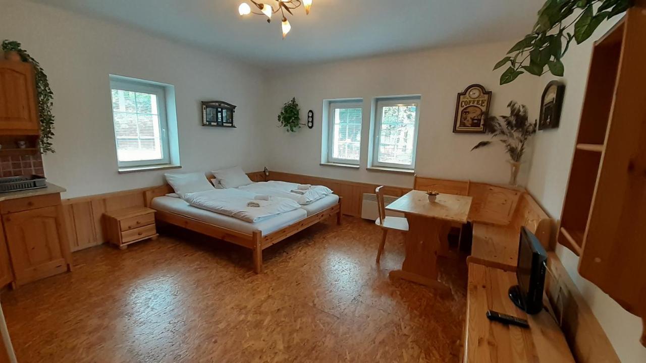 Resort Chribska Apartmany Adri מראה חיצוני תמונה